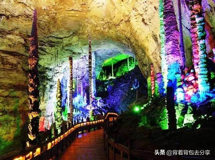 中国十大溶洞排行榜（中国最大的天然溶洞排名） 第1张
