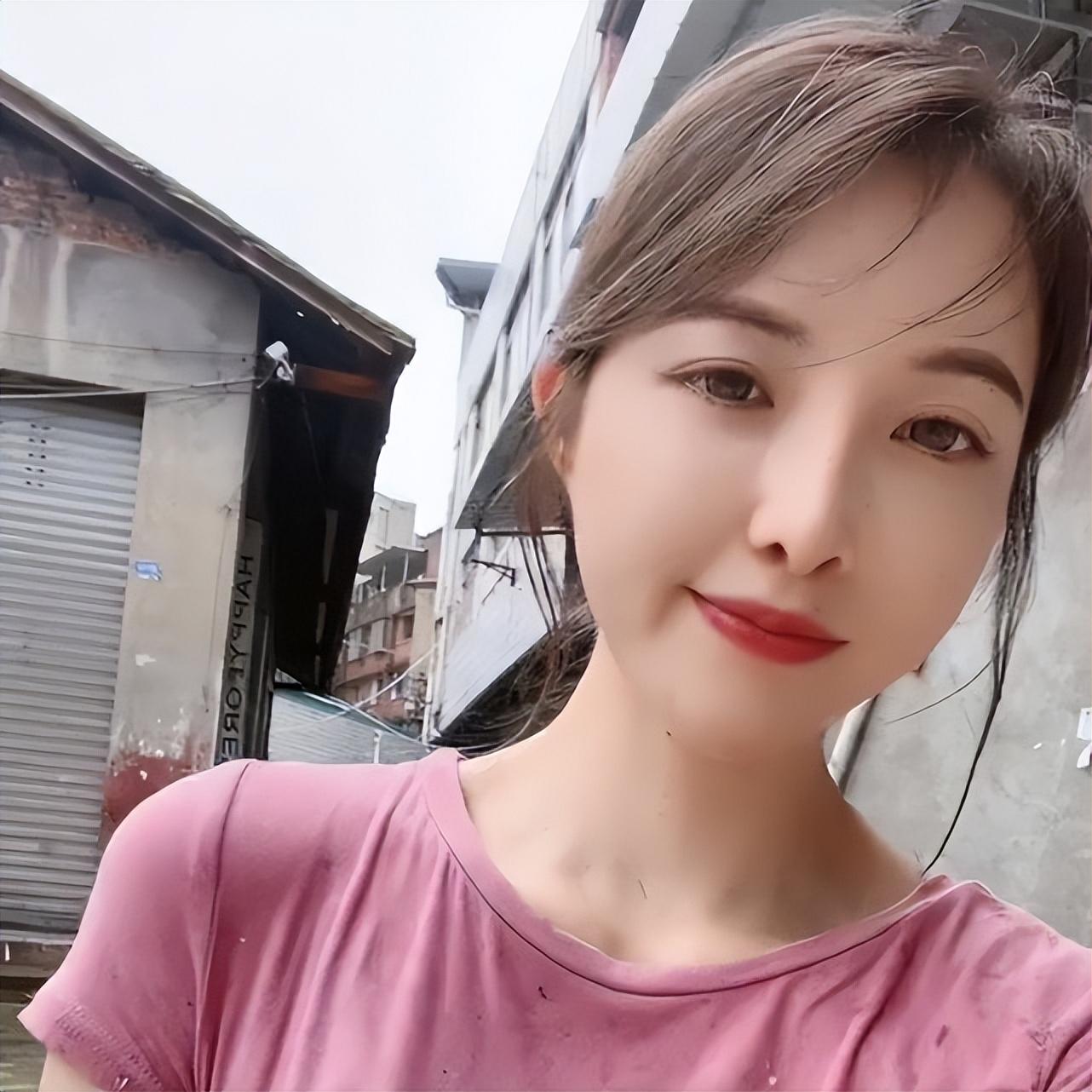 “卖鱼西施”渔妹妹回应长得好看没用！还得靠双手努力 第1张