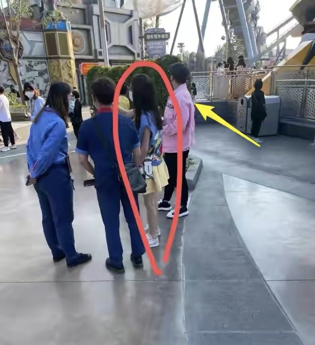 陈思诚佟丽娅离婚后首同框，带儿子游玩，两人冷漠无互动 第3张