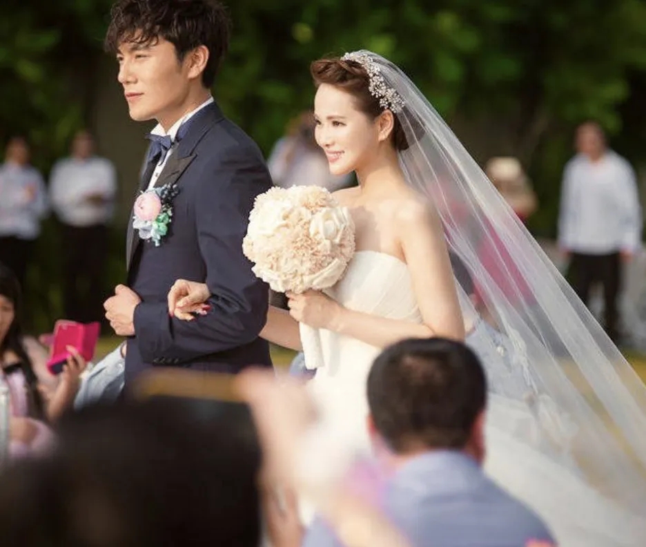 伊能静：恋爱23年不被婆家接受，再婚嫁小10岁丈夫，48岁生二胎 第41张