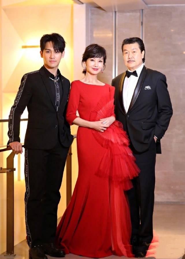 红极一时赵雅芝：带着两个儿子再婚，将丈夫当男朋友让我一生幸福 第39张