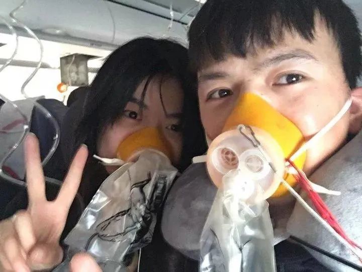 川航奇迹：9800米高空驾驶窗爆裂，副机长被吸出窗外，全部获救 第21张