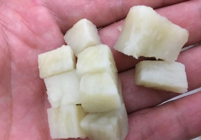 红薯做钓饵这样加工一下，不仅能钓到鲤鱼，还能兼顾大鲫鱼 第1张