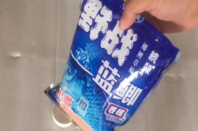 蓝鲫“蘸”着用，钓鱼效果远比拉着用强 第1张
