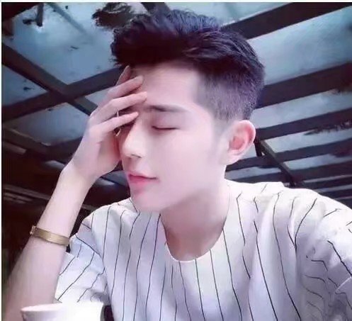 为啥理发师都喜欢理“两边剪短”的发型？有三个优点，建议了解下 第1张