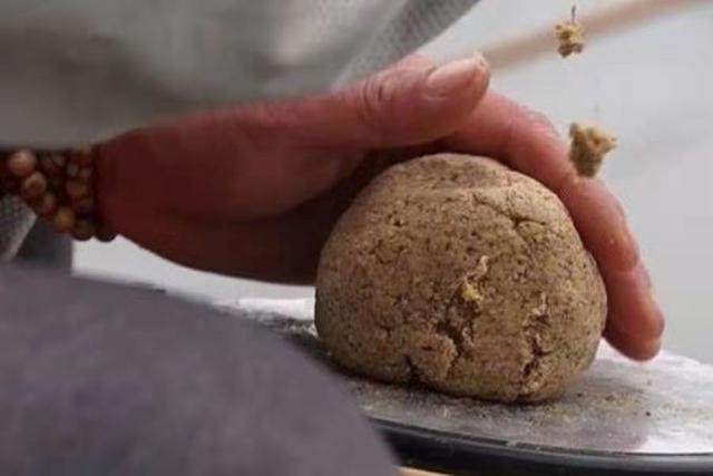 以后钓鲫鱼就这样用饵了，方法简单特有效 第5张