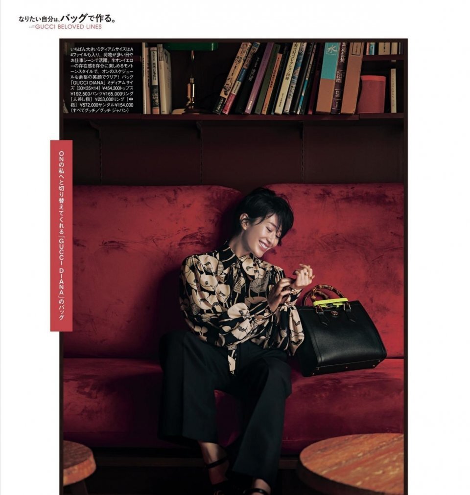 一柜子衣服不知穿什么，不妨把衬衫这样搭配，时尚减龄又养眼 第1张