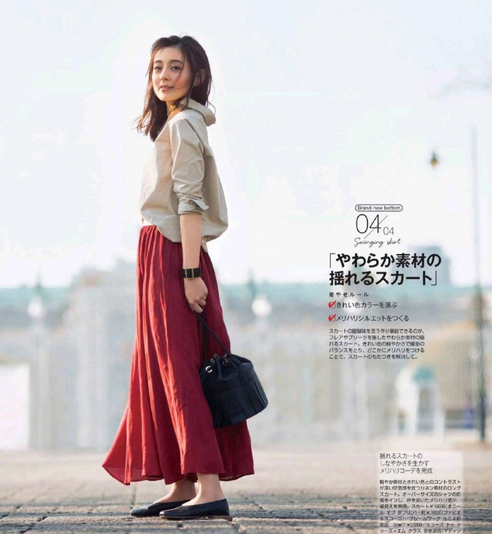 一柜子衣服不知穿什么，不妨把衬衫这样搭配，时尚减龄又养眼 第13张
