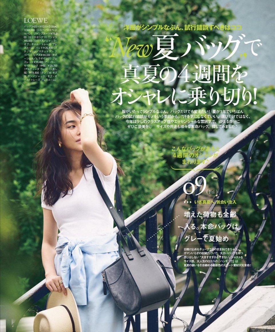 一柜子衣服不知穿什么，不妨把衬衫这样搭配，时尚减龄又养眼 第19张