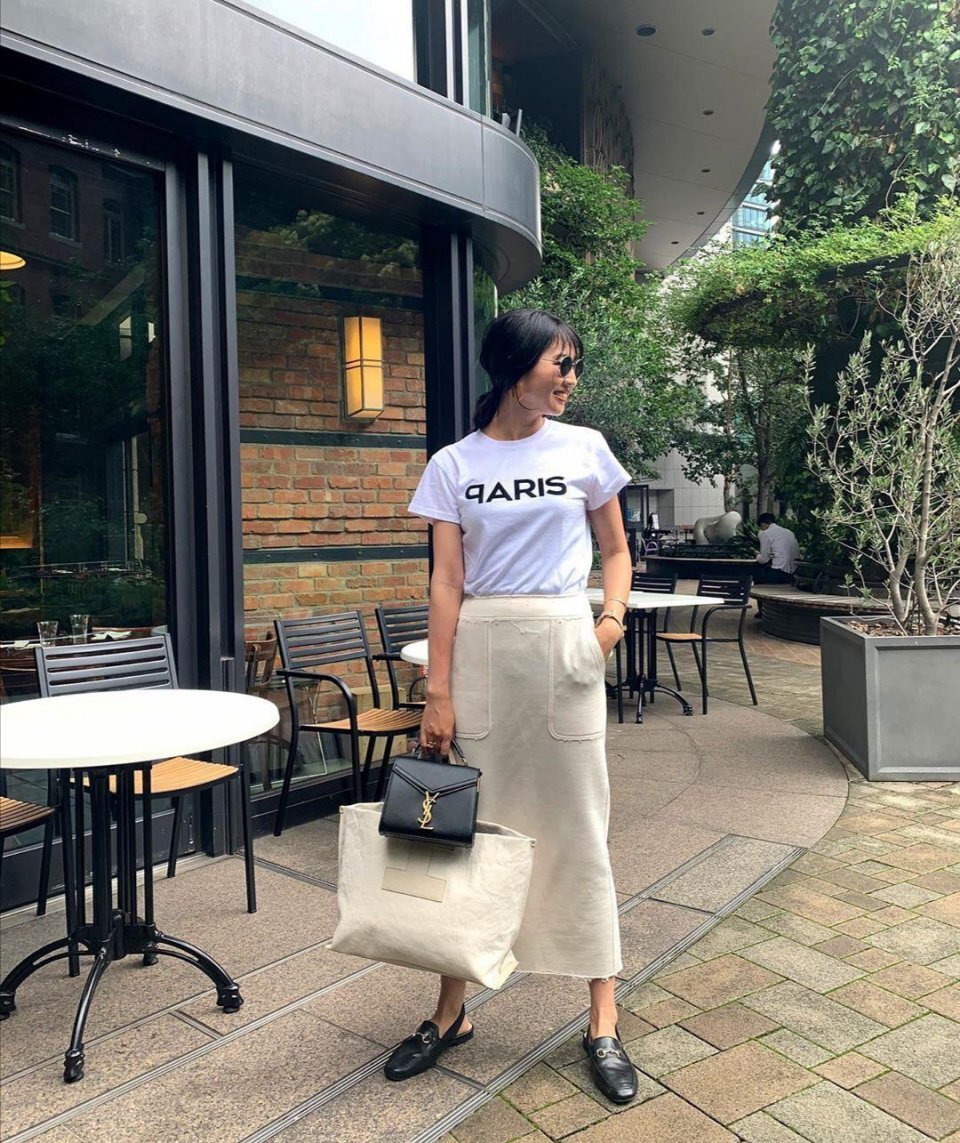宝妈穿搭更要讲究，日本模特带娃扮靓两不误，时尚大气又高级 第1张