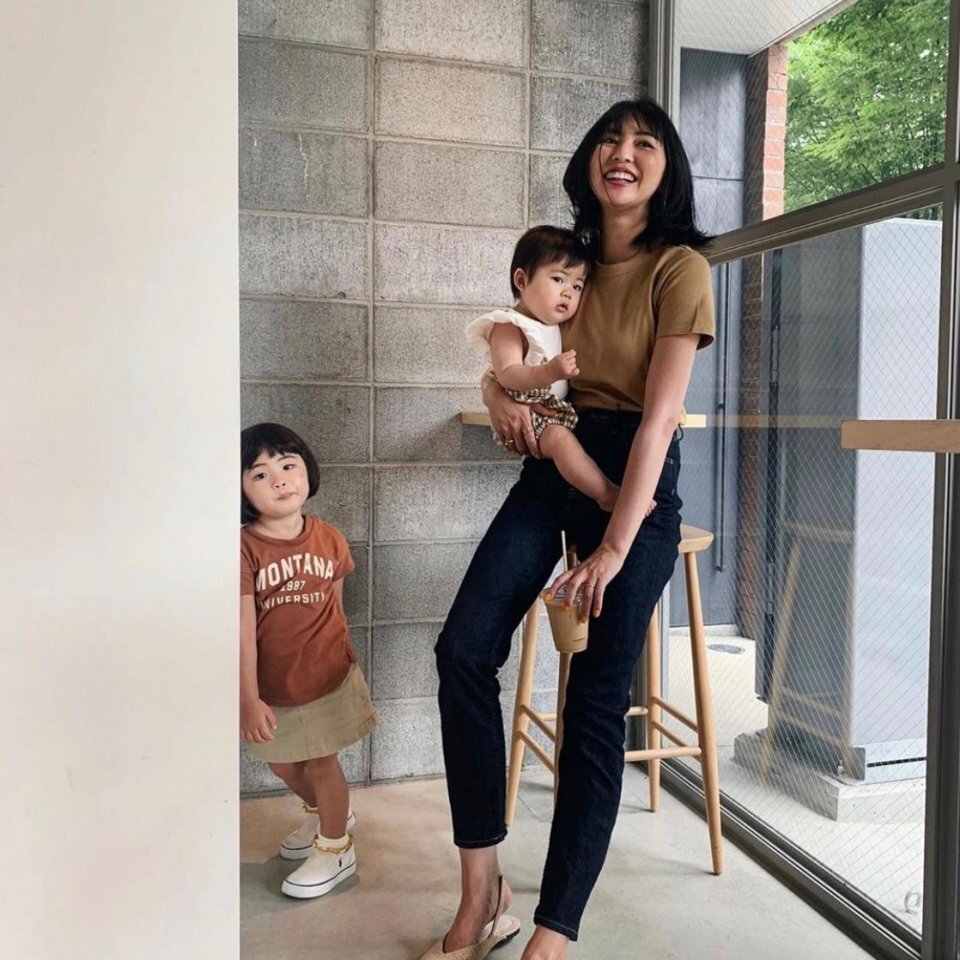 宝妈穿搭更要讲究，日本模特带娃扮靓两不误，时尚大气又高级 第17张