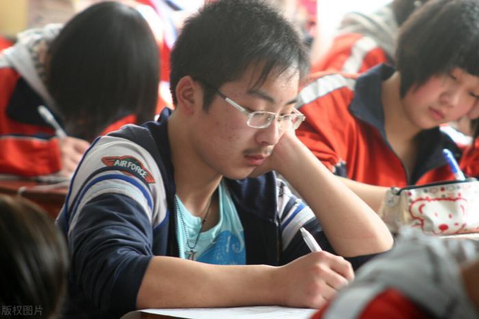 如何陪孩子走过初中三年？抓住初中三年关键点，帮娃度过关键期 第3张