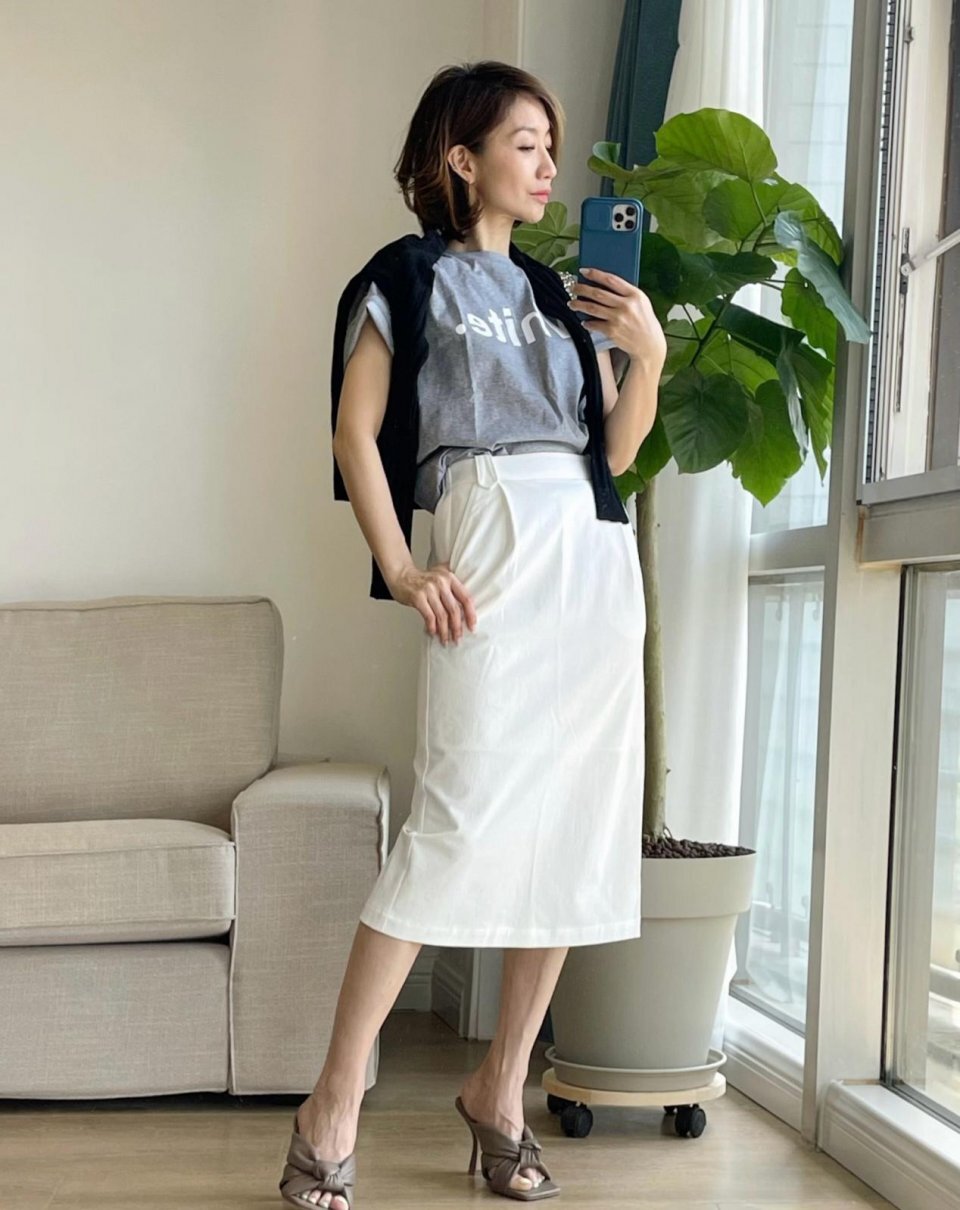 时尚圈中40岁女人这样穿，用简单的单品穿出减龄感，时髦又显气质 第17张