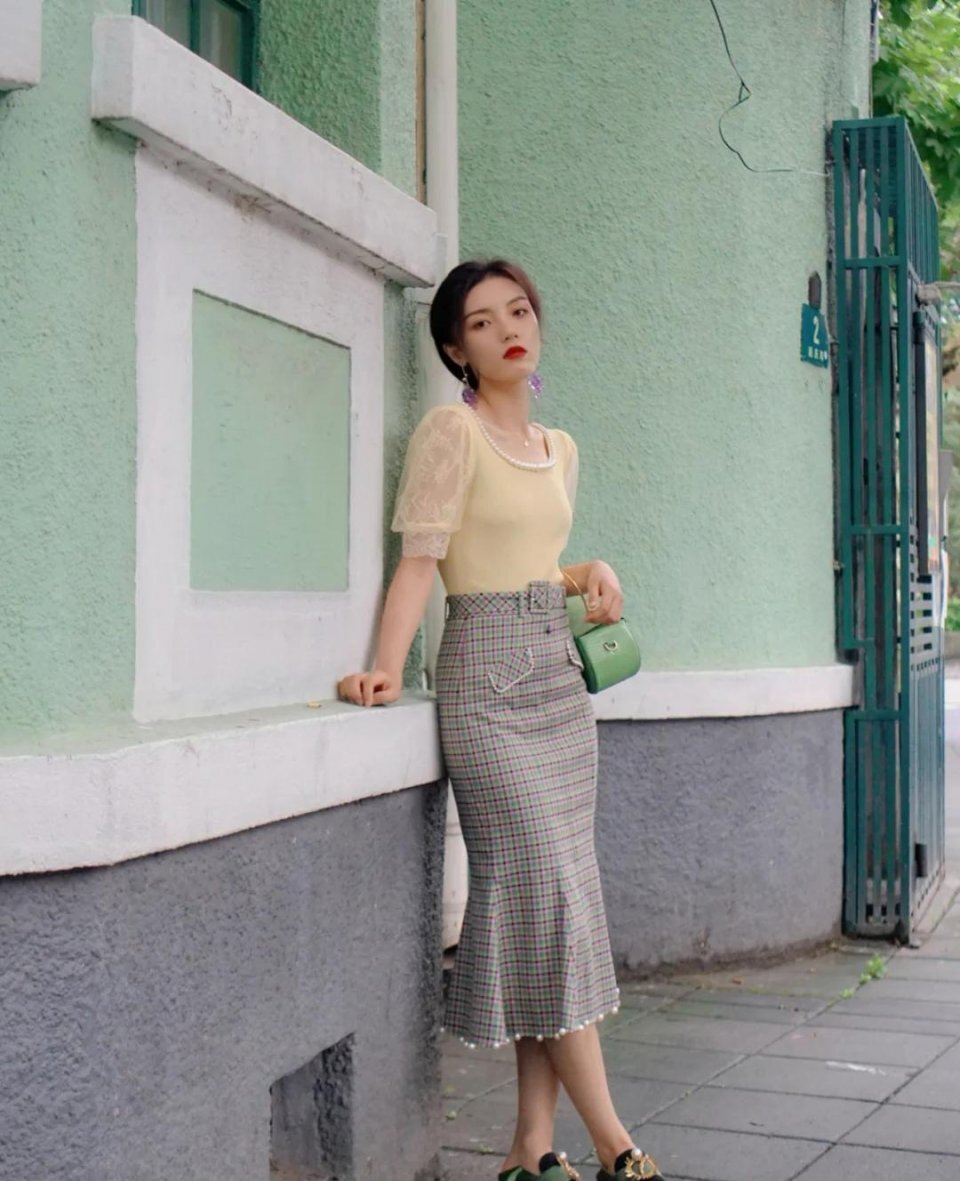 比连衣裙更实用的“半身裙”，才是夏日穿搭的时尚单品，谁穿谁美 第7张