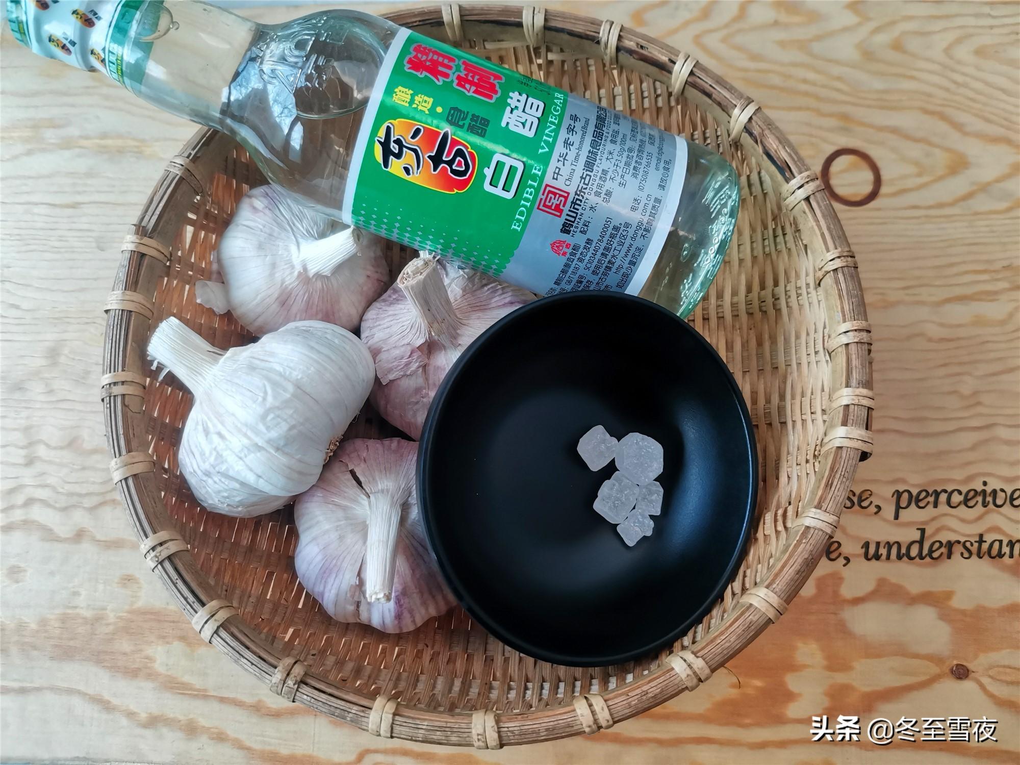 腊八蒜怎样腌制好，还是传统腊八蒜的腌法最好，又脆又绿还不烂 第3张