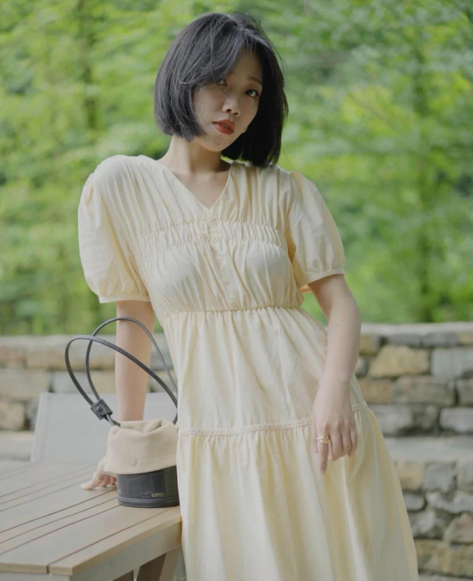 梨型身材夏天怎么穿？记住这几组极简风搭配，显身材又有女神范 第11张