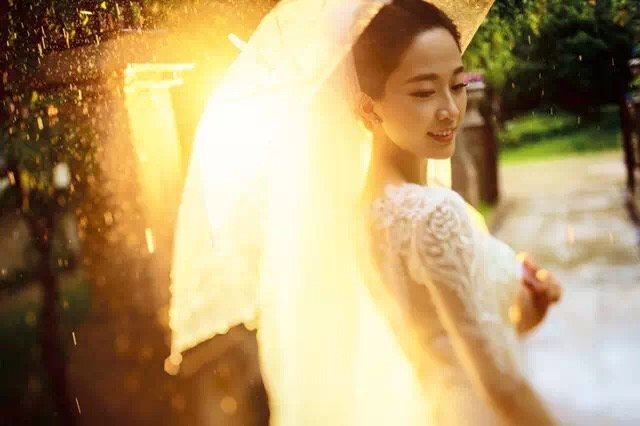 如何利用光源色温营造动人婚纱照 第1张