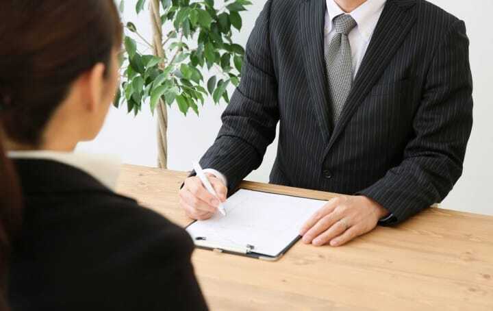 面试技巧：当面试被问到“发工资时，收到假钞”你怎么回答 第1张
