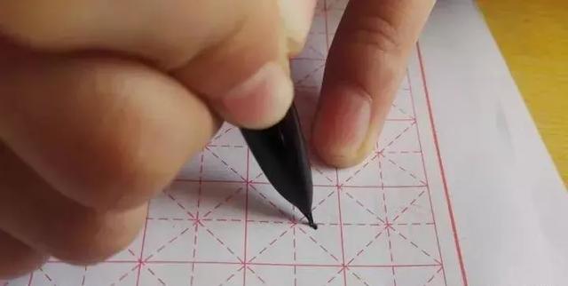 钢笔楷书教学：掌握了顿笔，笔画会写得更好看 第3张