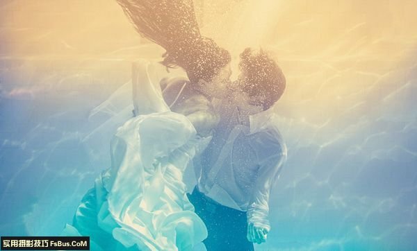 拍摄浪漫水中婚纱需要注意事项 第1张