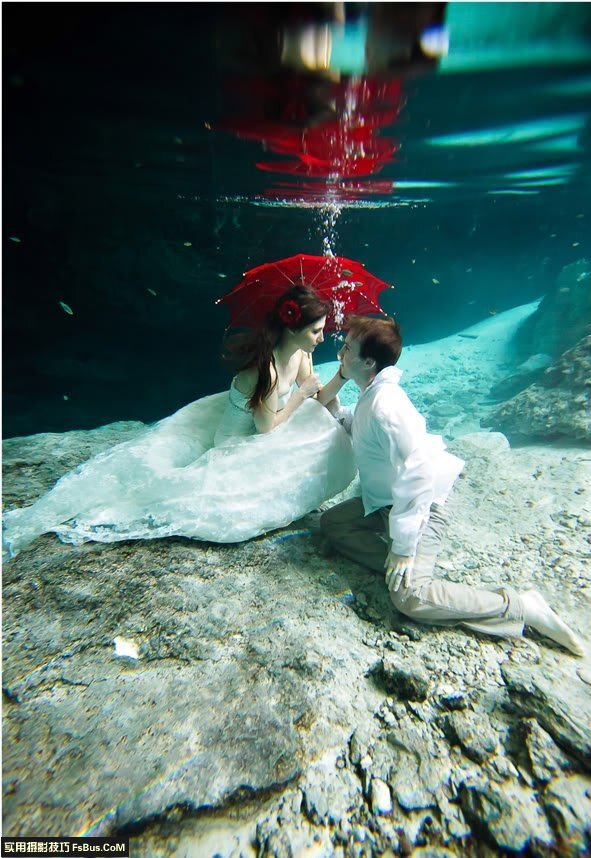 拍摄浪漫水中婚纱需要注意事项 第3张