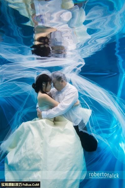 拍摄浪漫水中婚纱需要注意事项 第15张