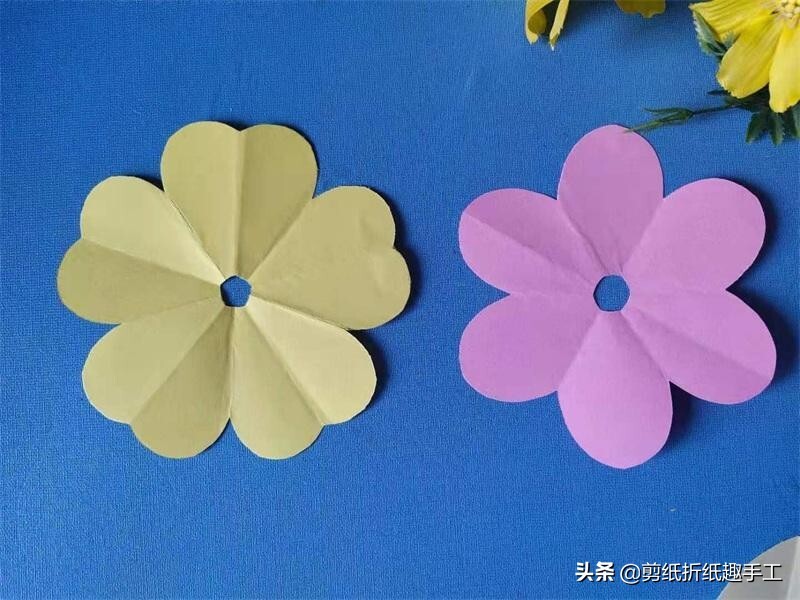 3瓣、4瓣、5瓣和6瓣窗花怎么剪？带你体验折纸带来的百变魔法 第3张