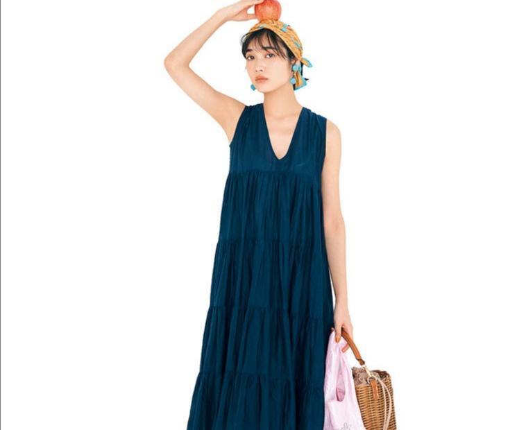 天热怎么穿凉爽时尚又减龄？选择裙子准没错，40+的女性可以参考 第9张