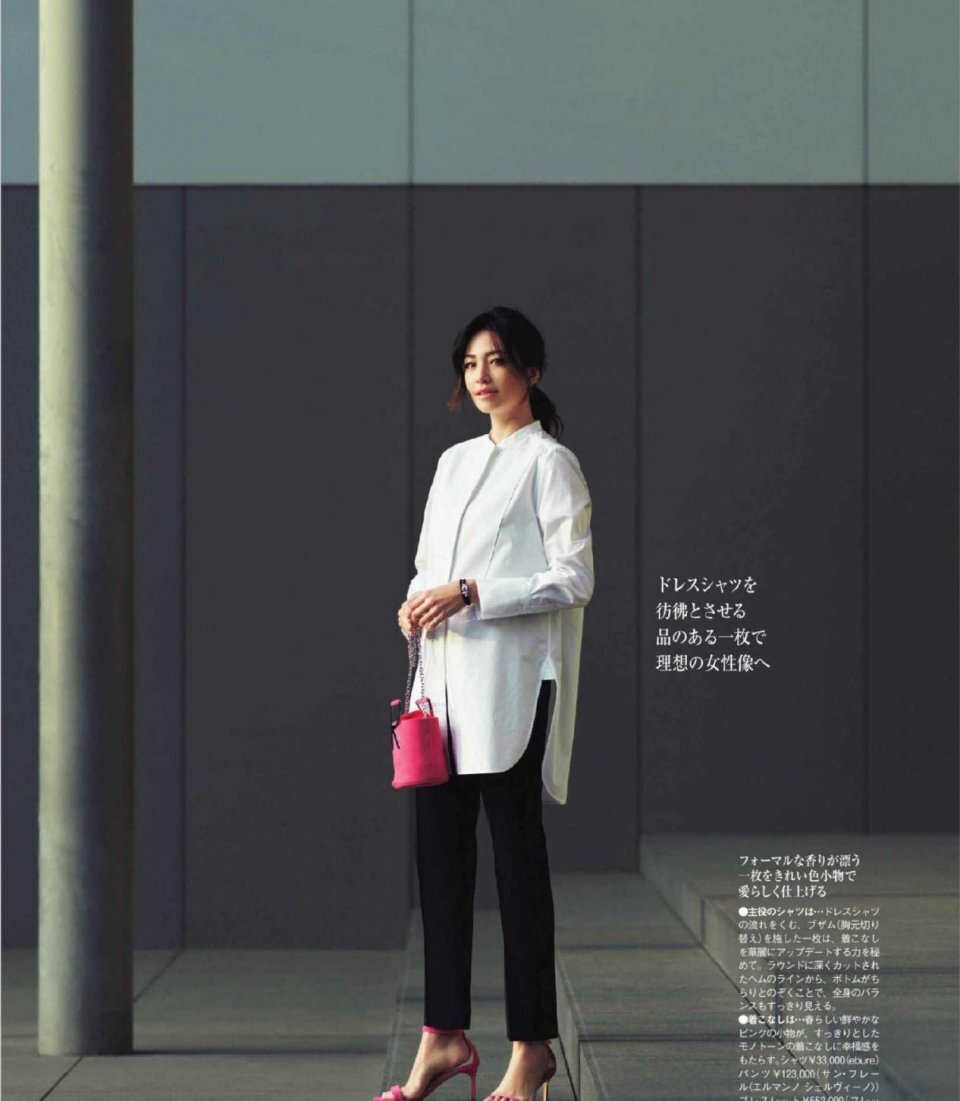 这才是适合中年女人的打扮，穿“白色衬衫”好有气质，优雅又知性 第9张
