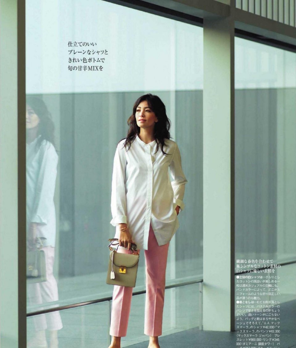 这才是适合中年女人的打扮，穿“白色衬衫”好有气质，优雅又知性 第19张