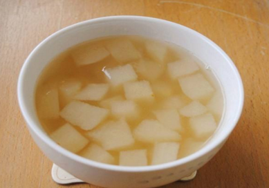 冰糖雪梨的功效与作用有哪些（冰糖炖梨的做法） 第1张