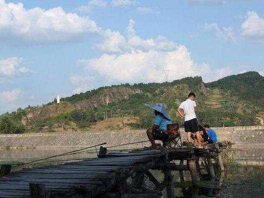 浮漂不下沉漂就打斜了，是截口还是小鱼闹窝，怎样解决 第9张