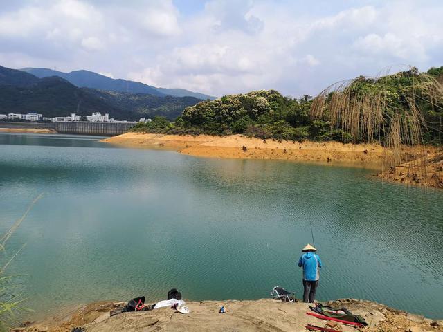 弄清水底地形，鱼道其实并不难找，告诉你选钓位 第9张