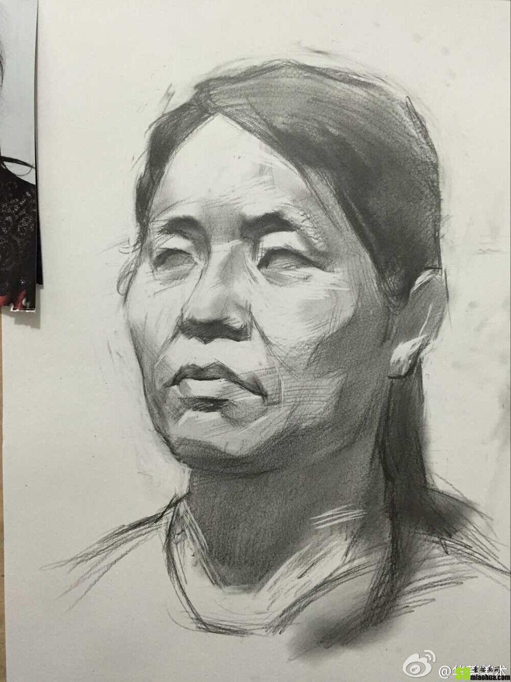 女中年素描头像侧面步骤教程 第11张