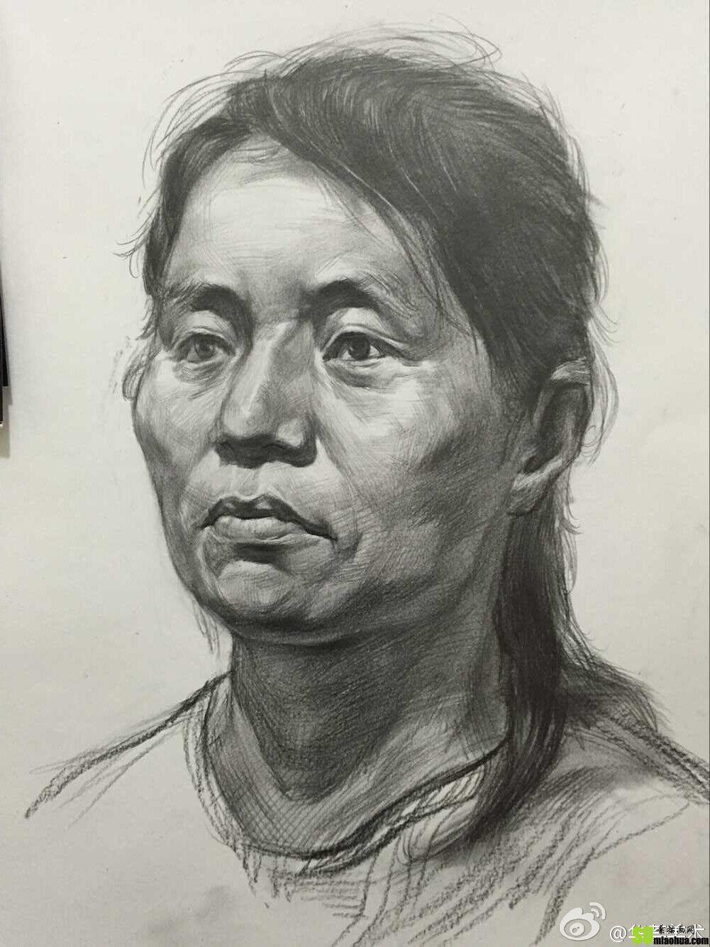 女中年素描头像侧面步骤教程 第13张