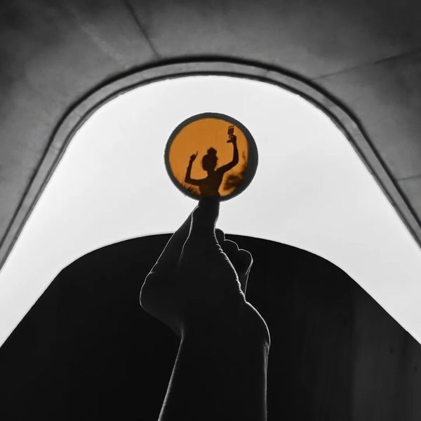 如何用镜子拍出有创意性的照片 第17张