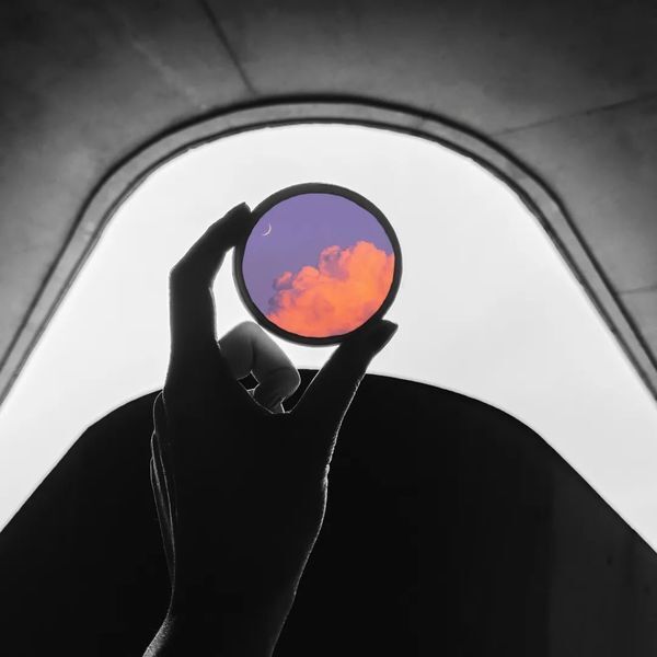 如何用镜子拍出有创意性的照片 第19张