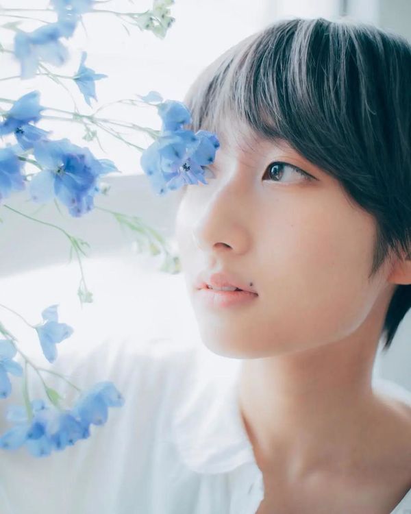 女孩拿花如何拍出好看的照片 第29张