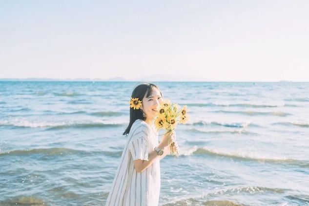 女孩拿花如何拍出好看的照片 第33张