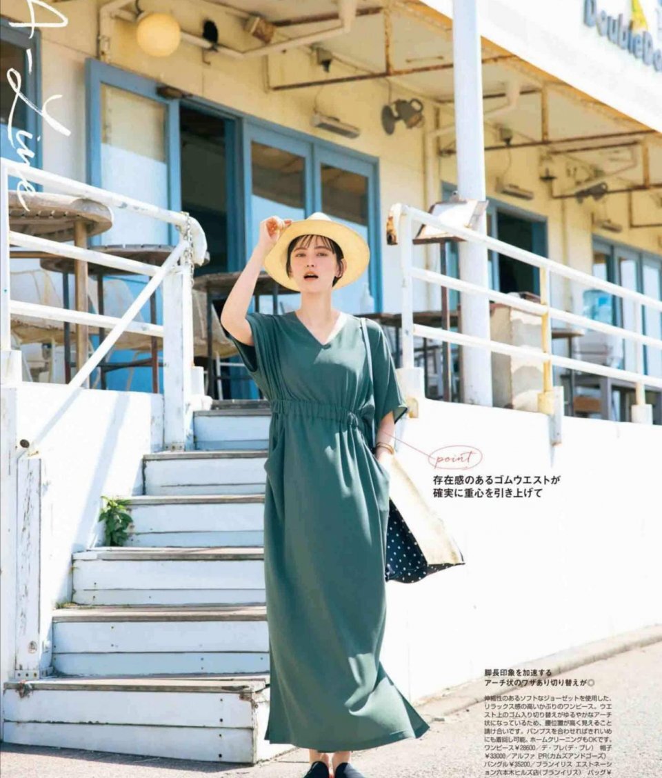 知性又养眼！时尚博主的10套夏日减龄穿搭，美得让人猜不出年龄 第17张