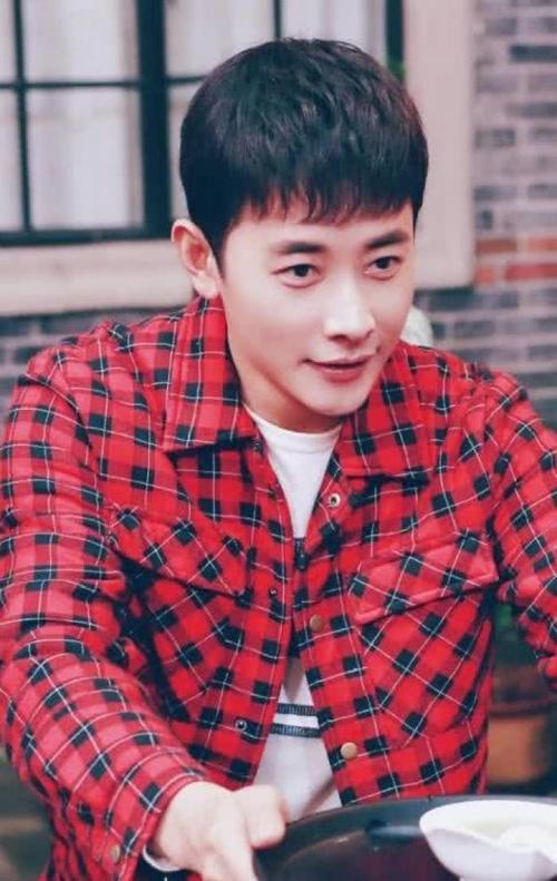 肩膀内扣是什么梗（罗晋表演“处男”重心在肩膀内扣：网友提名蔡徐坤王俊凯王一博？） 第1张