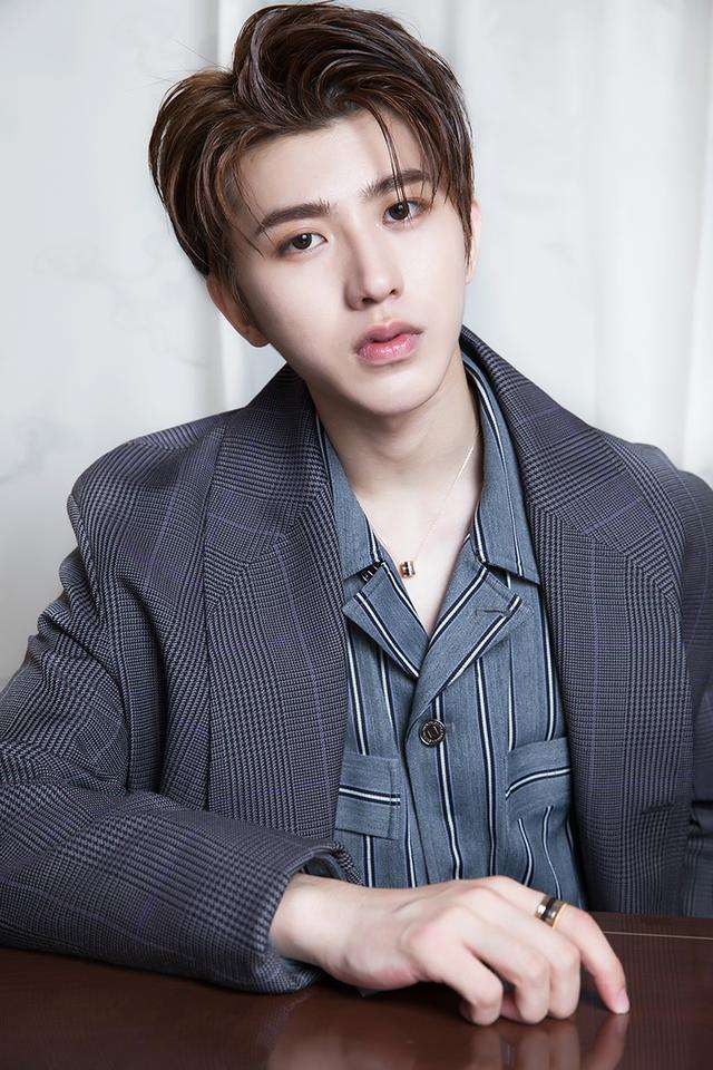 肩膀内扣是什么梗（罗晋表演“处男”重心在肩膀内扣：网友提名蔡徐坤王俊凯王一博？） 第9张