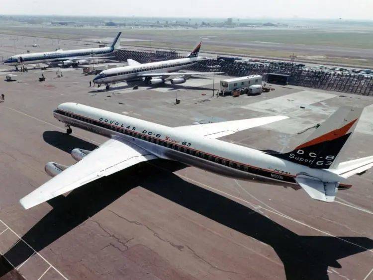美国航空公司的空姐不再性感 第13张