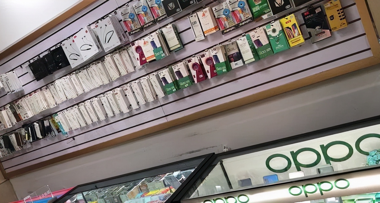 路边的手机店冷冷清清，一个月却能赚四五万，怎么做到的？ 第7张