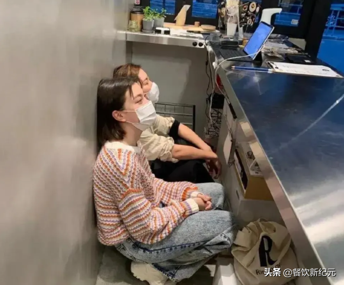 90后女孩辞职开奶茶店，3个月赔了20万：现实远比想象中更骨折 第7张