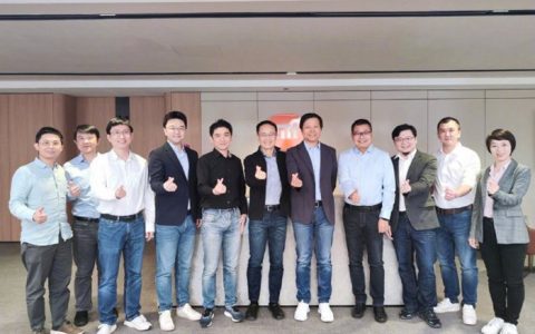雷军创业一起喝小米粥的人（小米12岁生日这天，雷军来了波回忆杀，与KK久违同框）