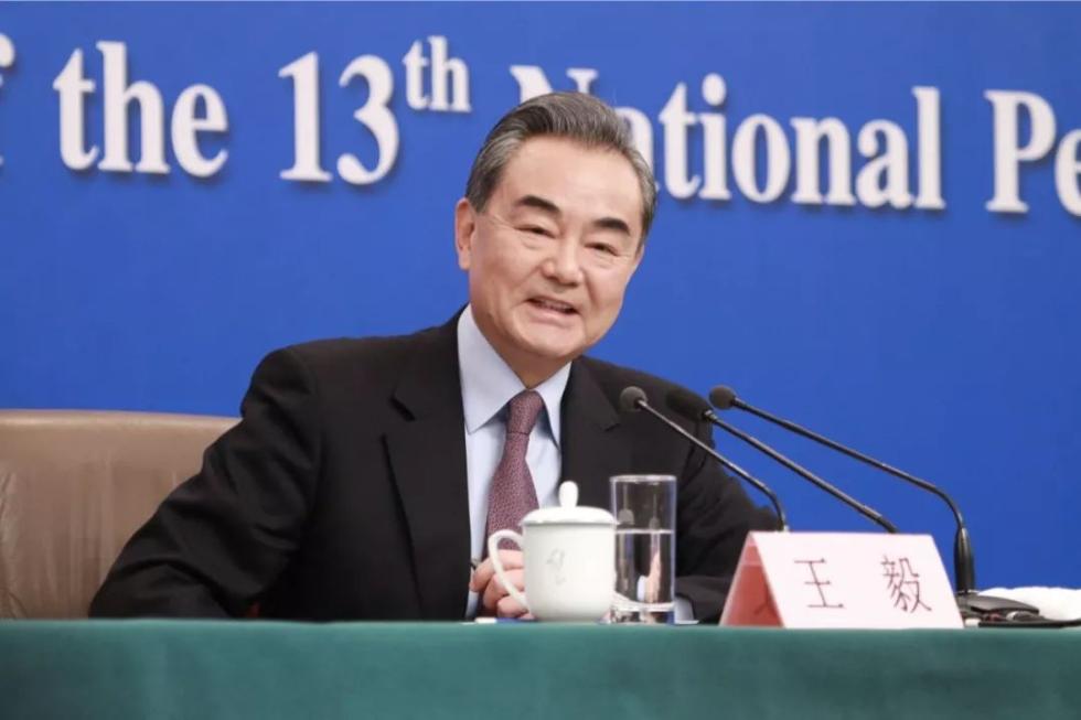 回应华为事件，王毅举起拳头：不做沉默的羔羊 第3张