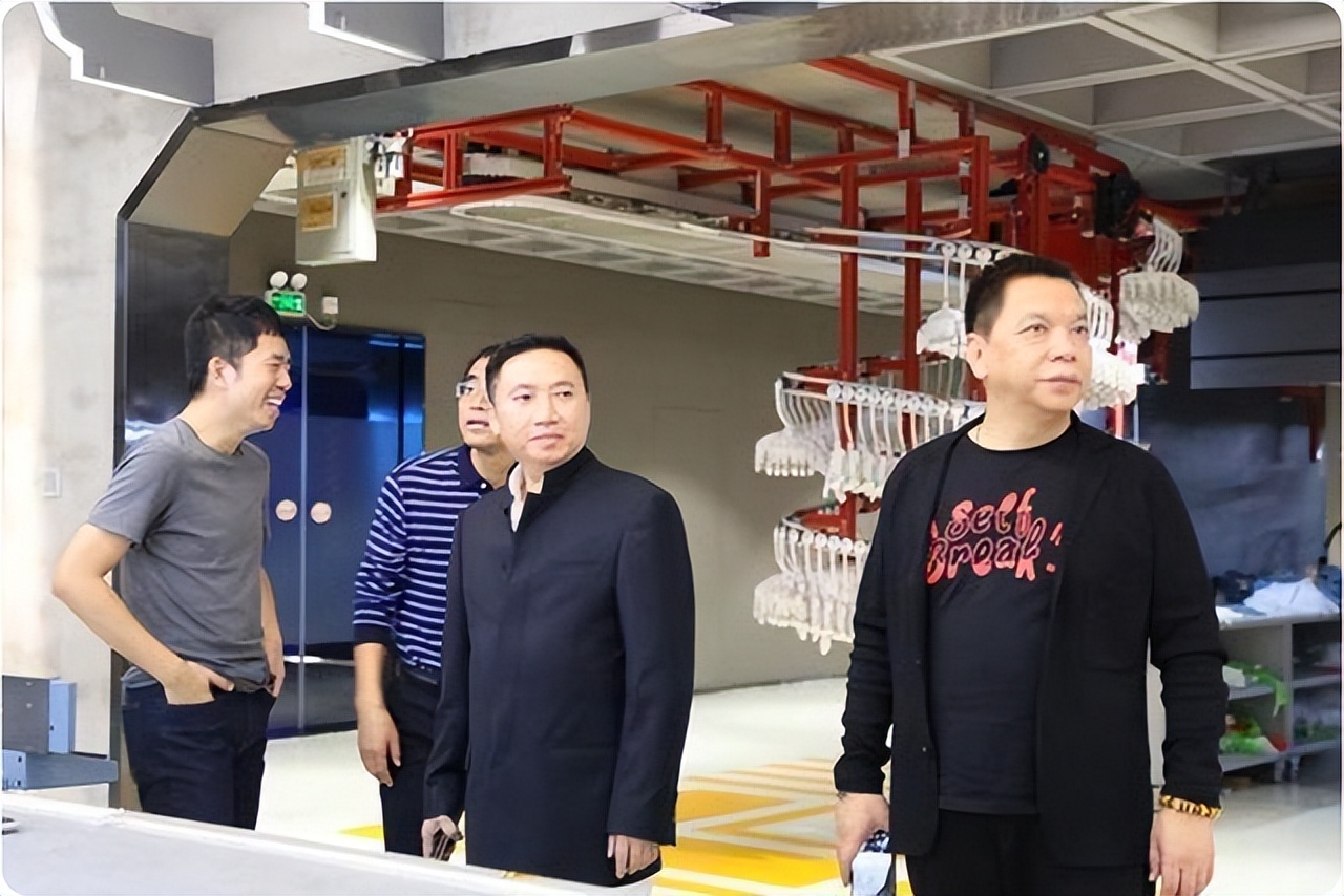 7年造假30亿！陈氏夫妇**10亿“潇洒离场”后，在监狱做狱友 第5张