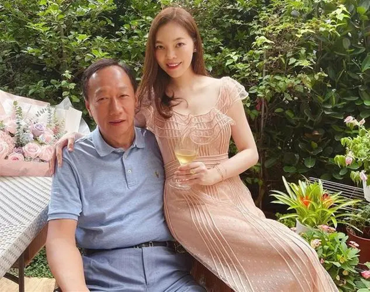 郭台铭背后的女人，从舞蹈老师变成首富太太，母凭子贵坐拥上百亿 第11张