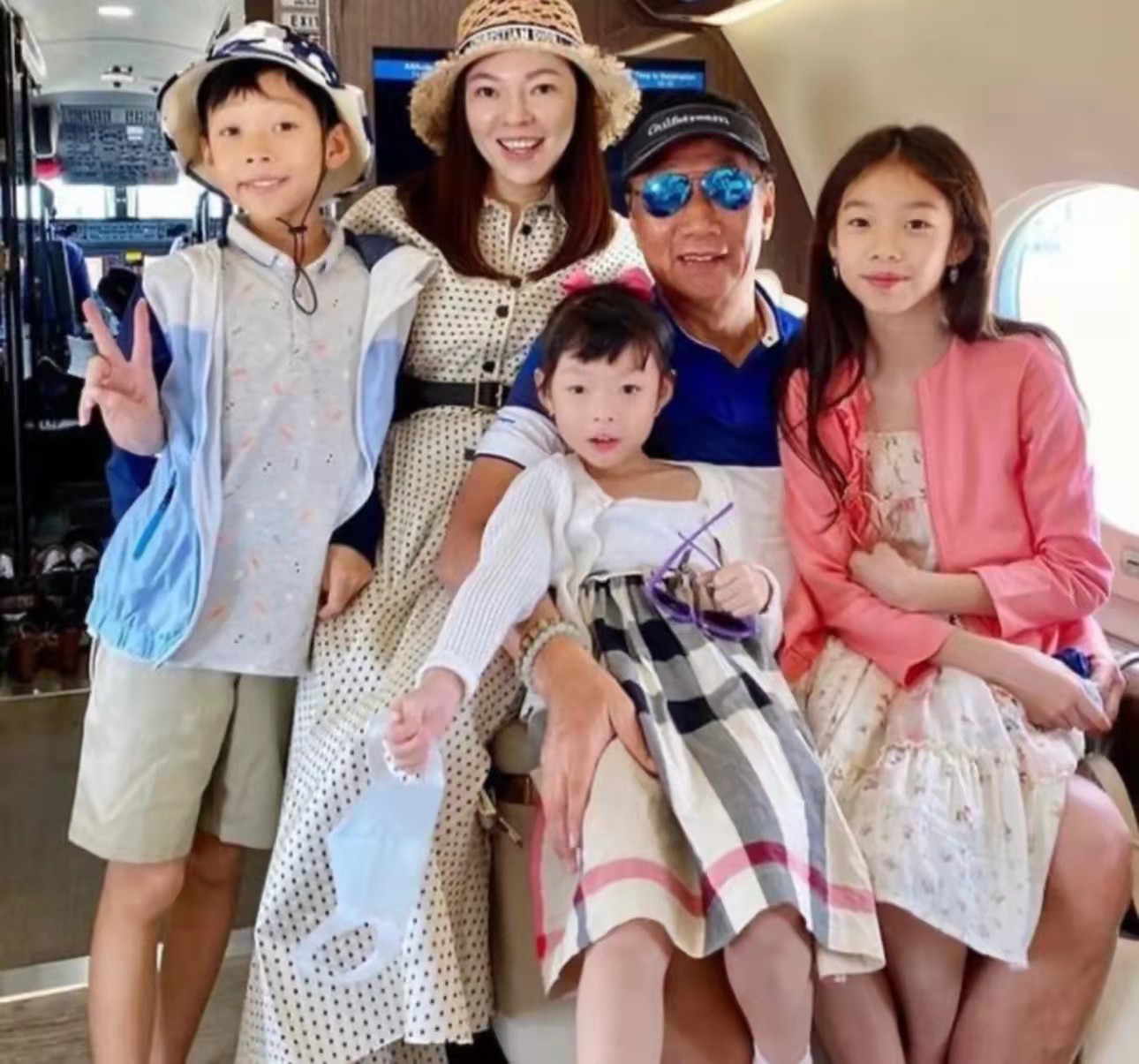 郭台铭背后的女人，从舞蹈老师变成首富太太，母凭子贵坐拥上百亿 第21张